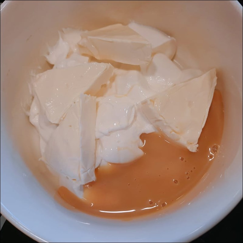 Step 1 Mix the cheese ice cream mixture Cheese ice cream from Laughing Cow cheese