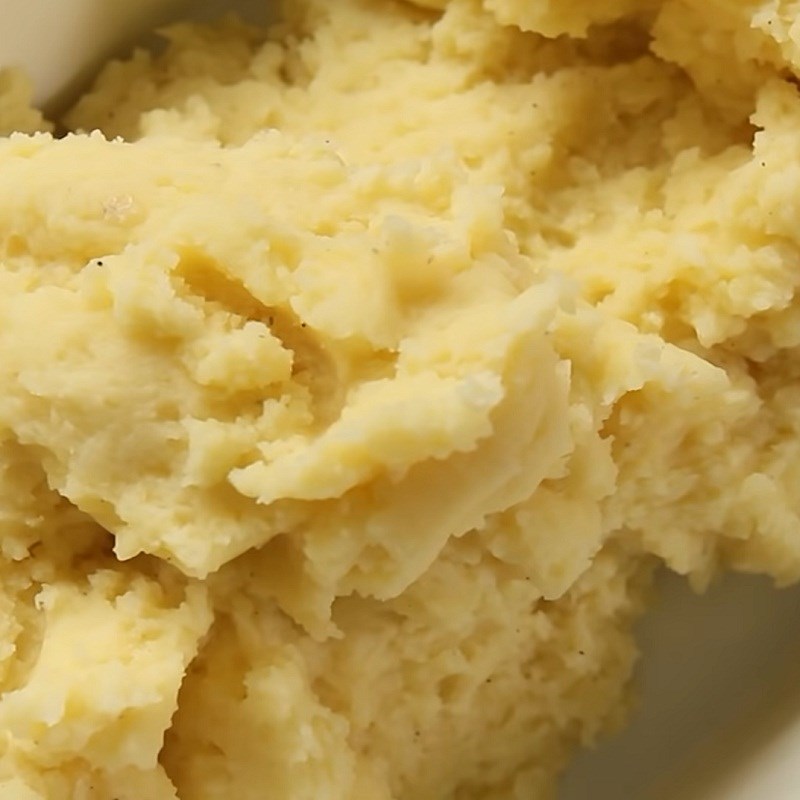 Step 4 Mixing the mashed potato mixture Baked cheesy mashed potatoes