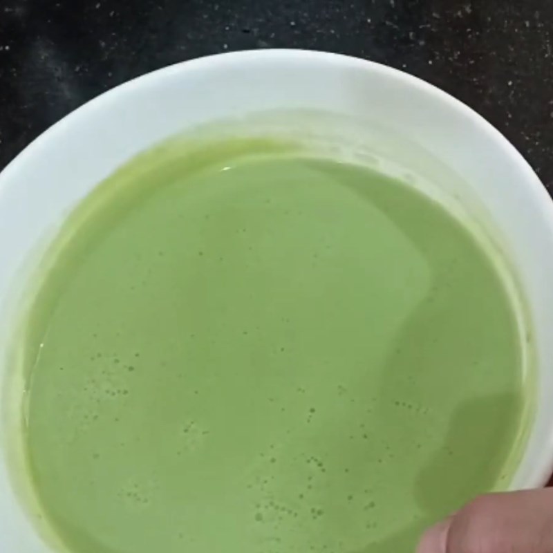 Step 4 Mix the pandan leaves mixture with whipping cream Pandan leaves cream