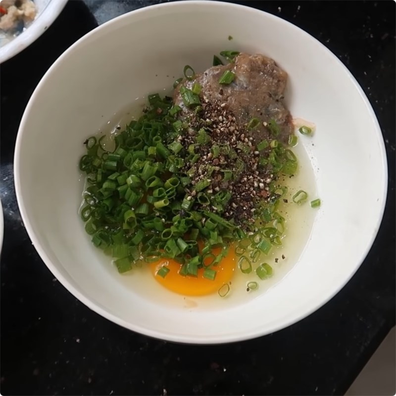 Step 3 Mix the fish sauce mixture Fish sauce with pork belly and eggs