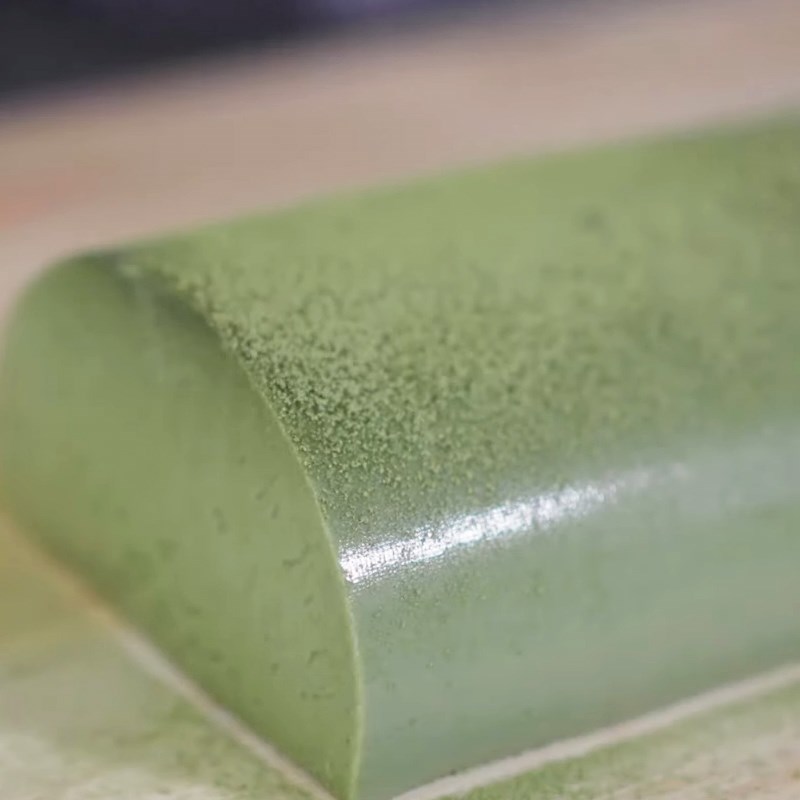Step 4 Mix the mousse mixture and pour into the mold Green tea mousse without eggs