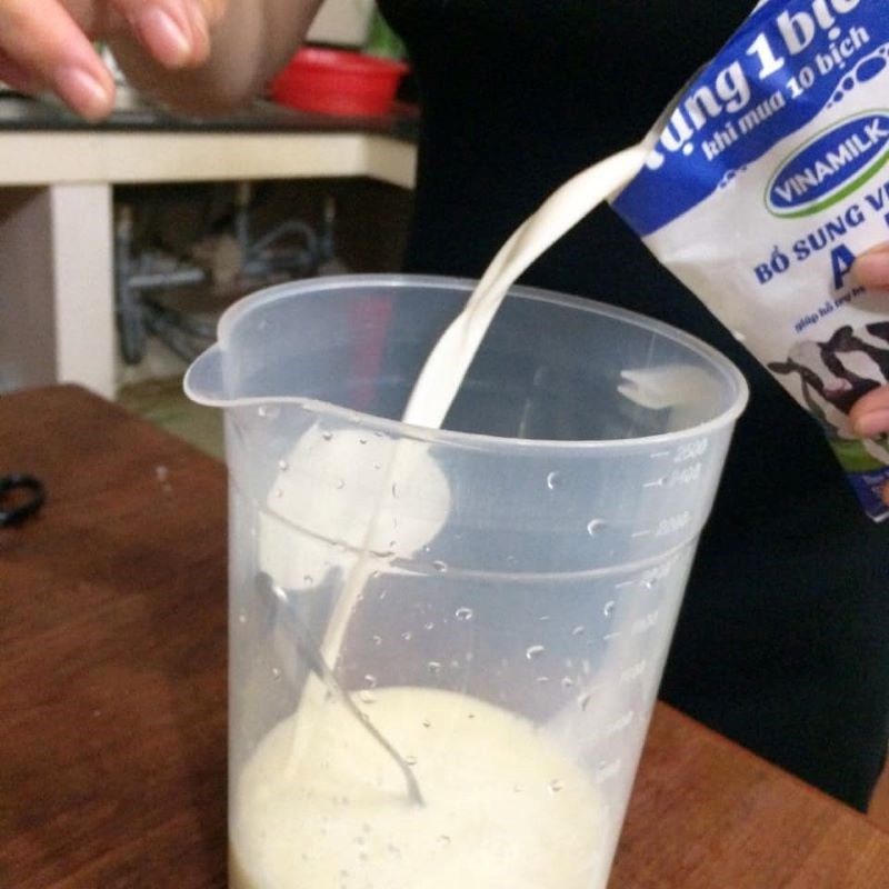 Step 2 Mix the milk mixture Strawberry yogurt (yaourt dâu tây)