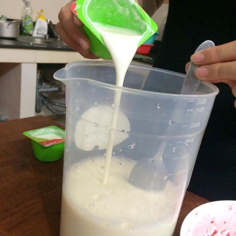 Step 2 Mix the milk mixture Strawberry yogurt (yaourt dâu tây)