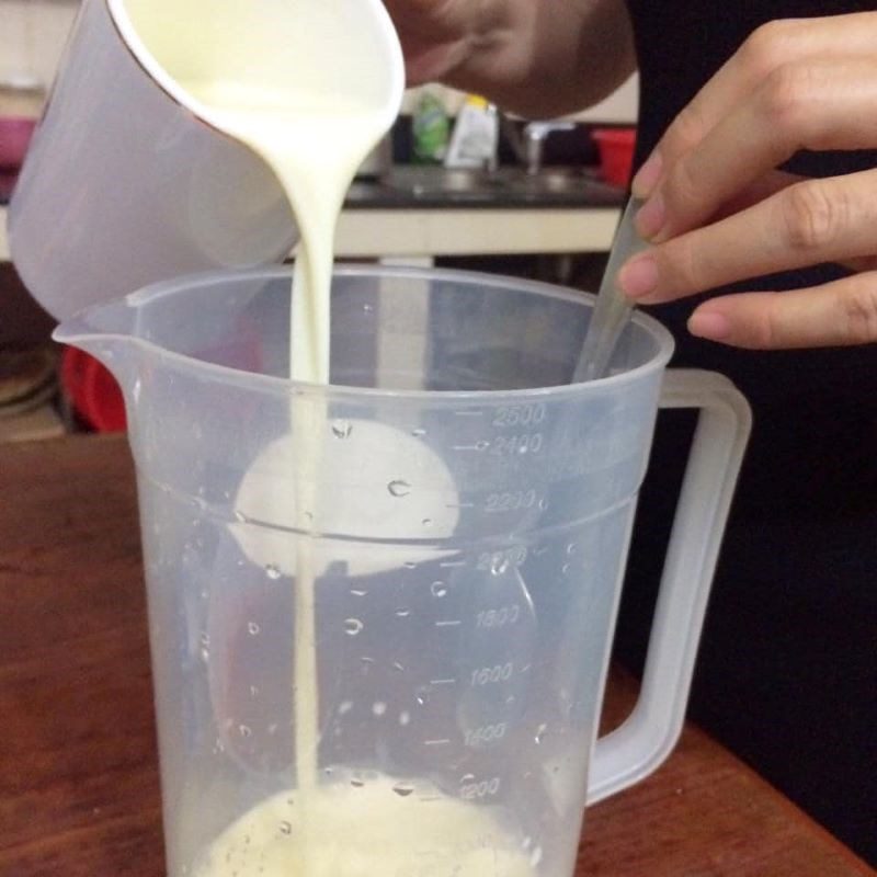 Step 2 Mix the milk mixture Strawberry yogurt (yaourt dâu tây)