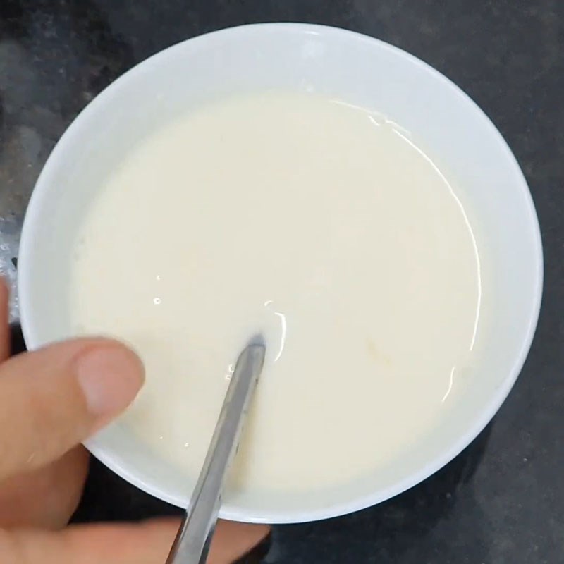 Step 1 Mixing the creamy yogurt mixture for Mango with Yogurt