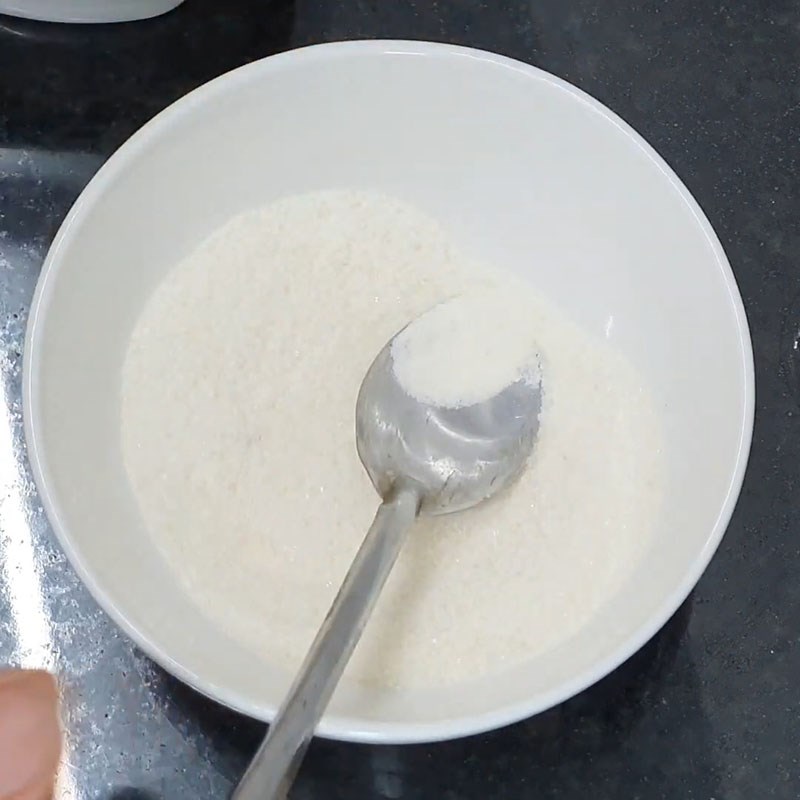 Step 1 Mixing the creamy yogurt mixture for Mango with Yogurt