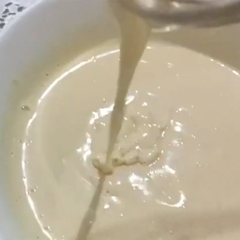 Step 2 Mix the egg mixture with sugar Pandan cream