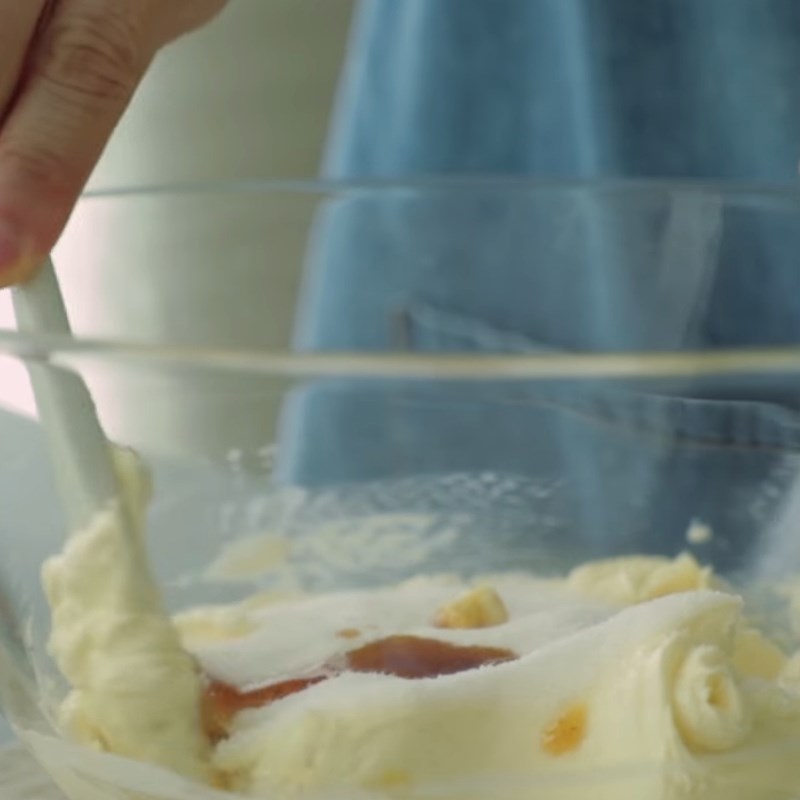 Step 6 Mixing the cream cheese Tiramisu dalgona candy