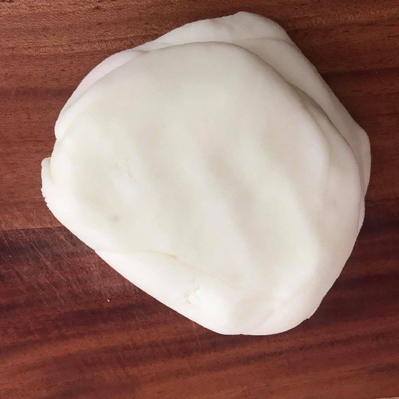 Step 2 Mix the potatoes with flour Puff potato cake (recipe shared by users)