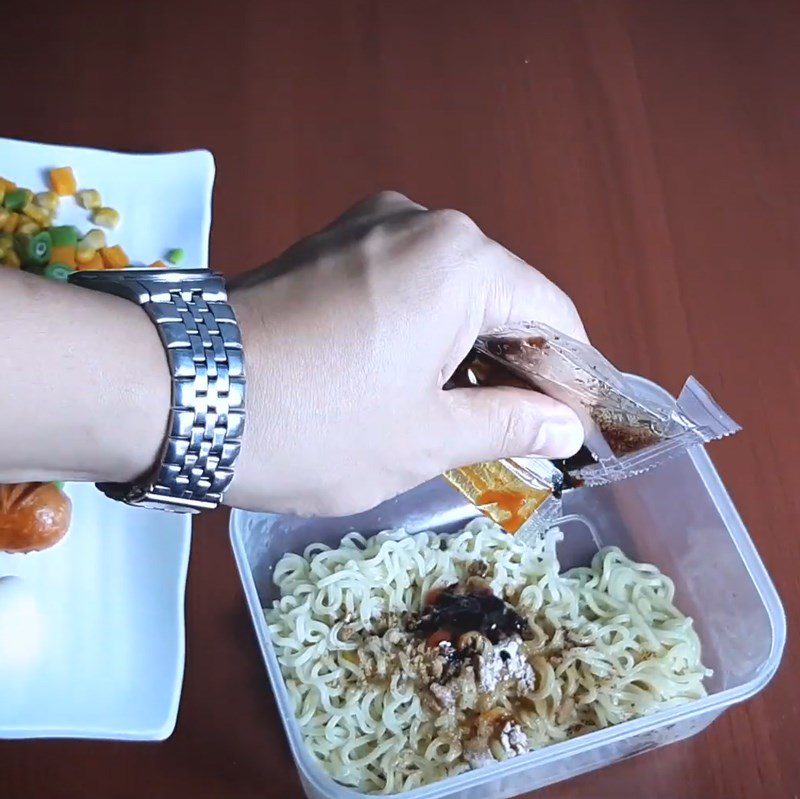 Step 3 Mix the noodles Indomie mixed noodles