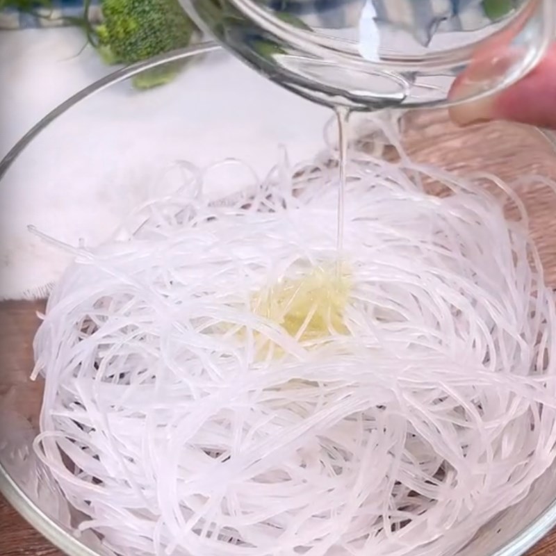 Step 3 Mixing vermicelli Mixed mushroom vermicelli