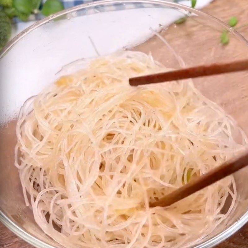 Step 3 Mixing vermicelli Mixed mushroom vermicelli