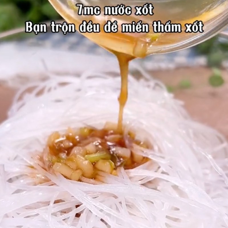 Step 3 Mixing vermicelli Mixed mushroom vermicelli