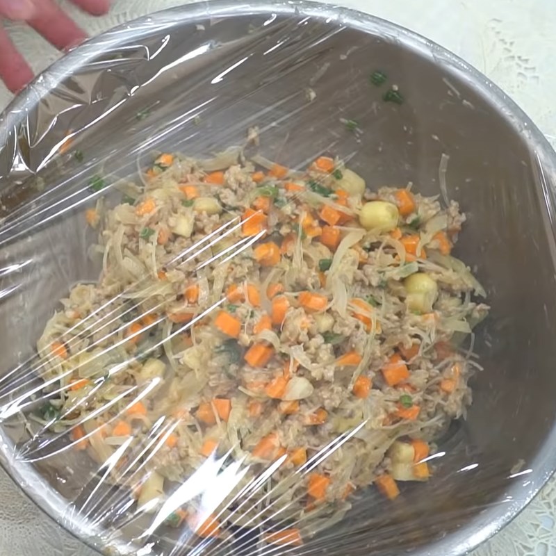 Step 4 Mix the filling for lotus seed spring rolls