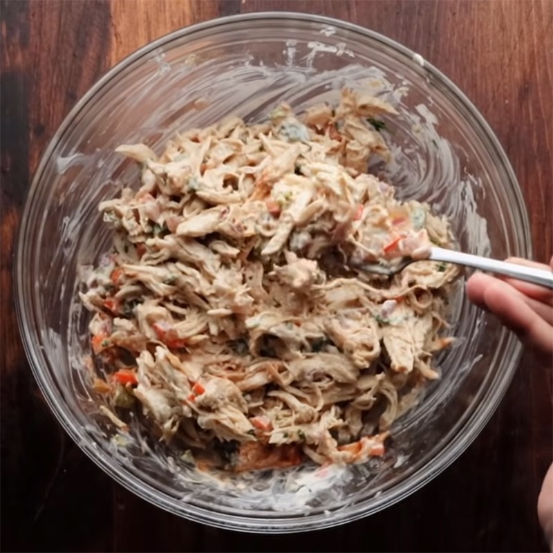 Step 6 Mixing chicken filling Bell pepper chicken sandwich