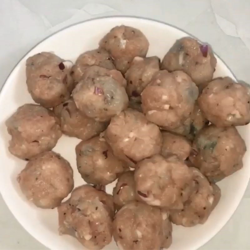 Step 4 Mix shrimp and meat filling for mushroom shrimp meat porridge