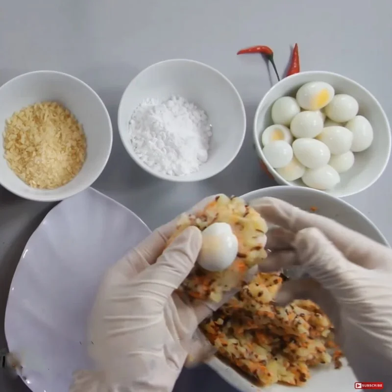 Step 4 Mix the filling and shape the eggs Quail eggs with flowers