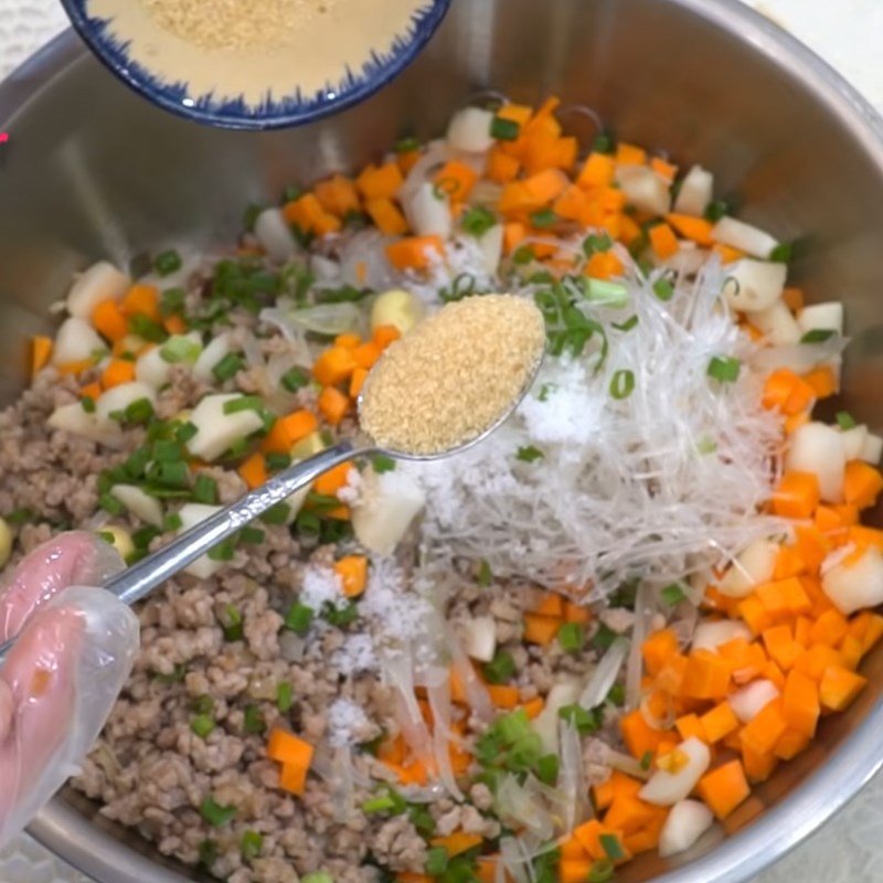 Step 4 Mix the filling for lotus seed spring rolls