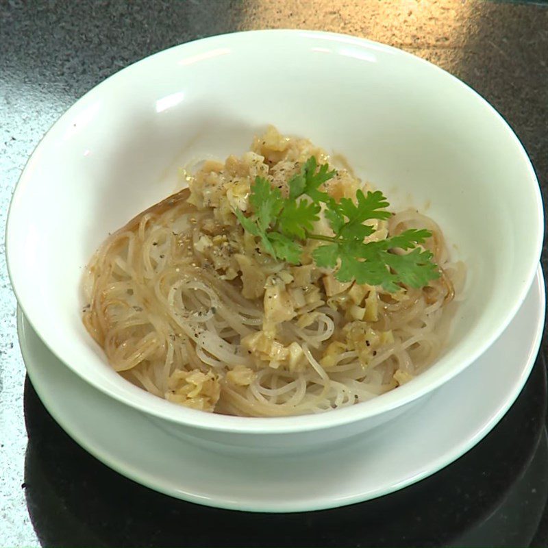 Step 5 Mix the Pho for Gia Lai dry Pho