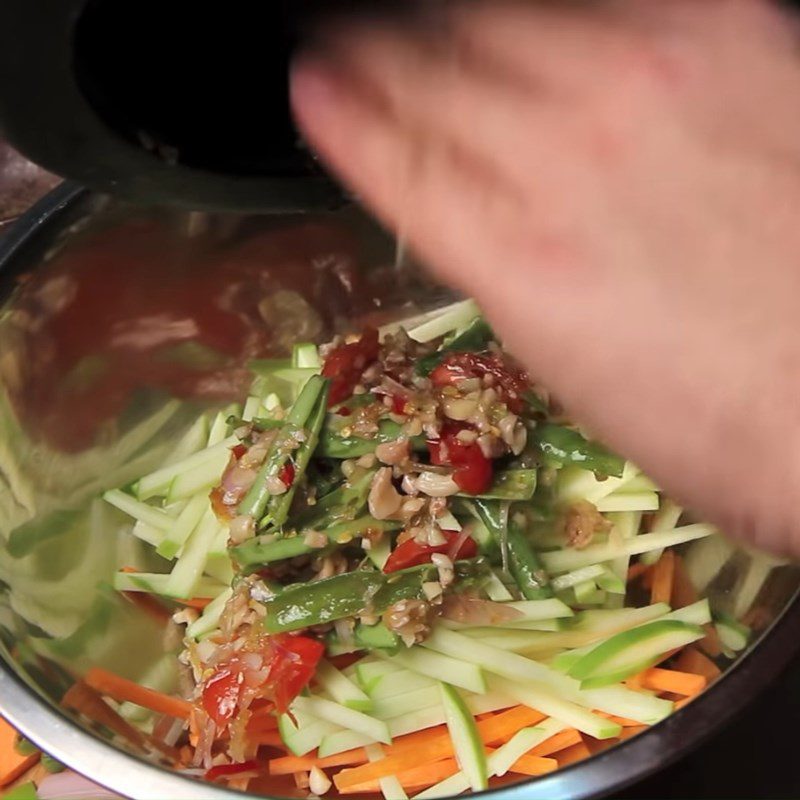 Step 4 Mix the salad for Thai apple salad