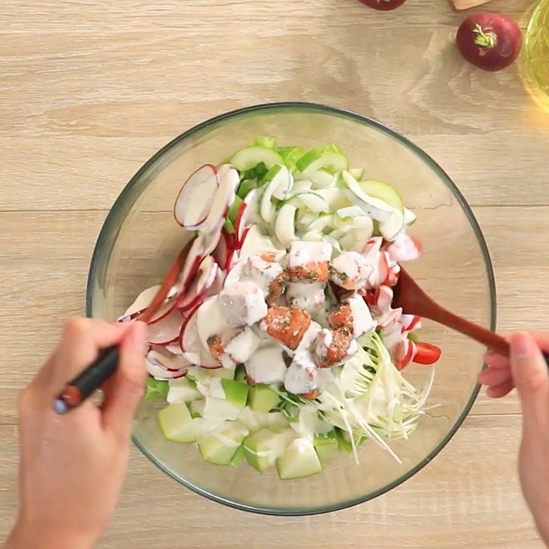 Step 5 Mix salad Salmon salad with yogurt sauce