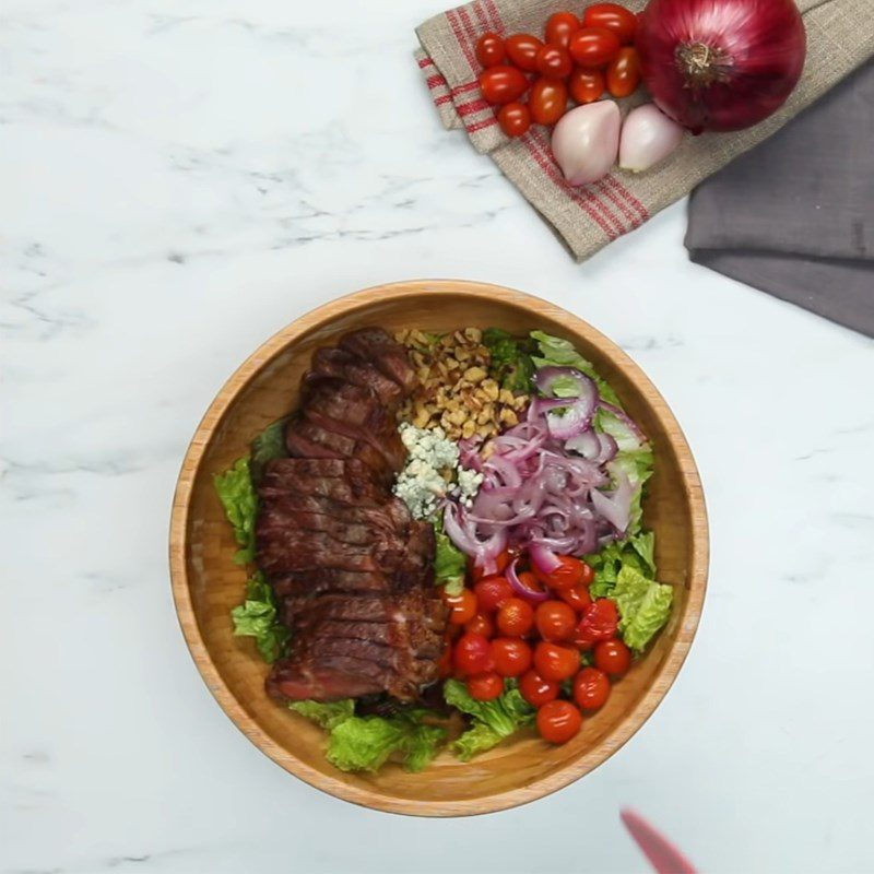 Step 6 Mix the salad Grilled vegetable beef salad