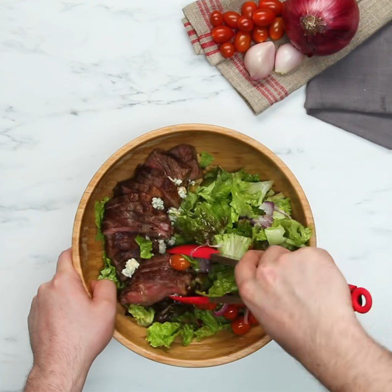 Step 6 Mix the salad Grilled vegetable beef salad