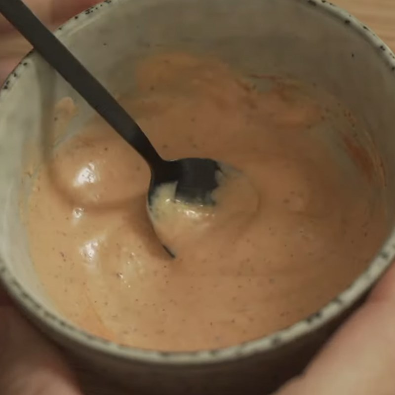 Step 2 Mix the sauce for crispy fried chicken sandwich