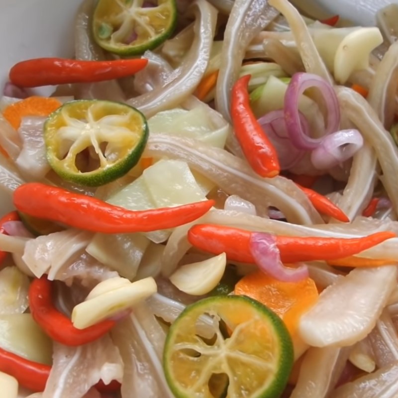 Step 6 Mixing pork ear Pork ear Thai sauce