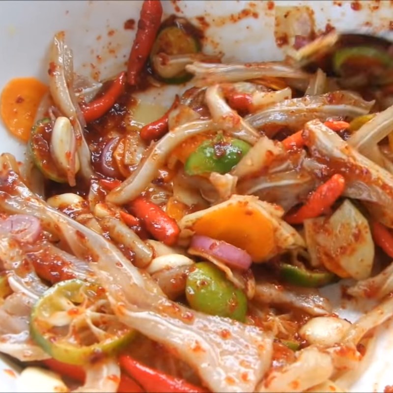 Step 6 Mixing pork ear Pork ear Thai sauce