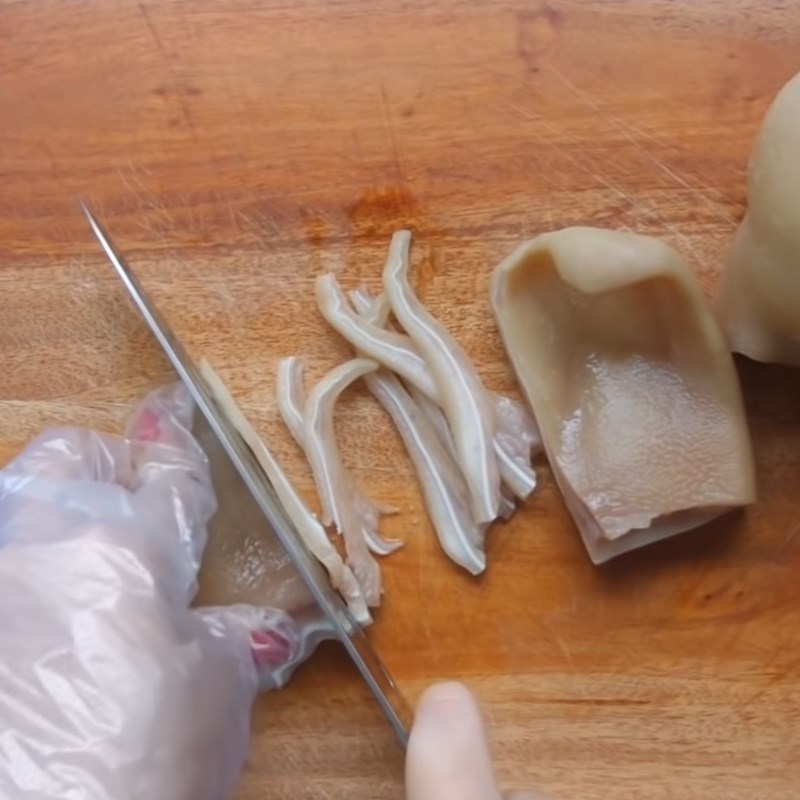 Step 6 Mixing pork ear Pork ear Thai sauce