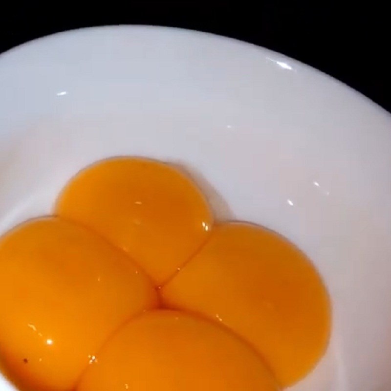 Step 2 Whisking eggs Green onion omelet in heart shape