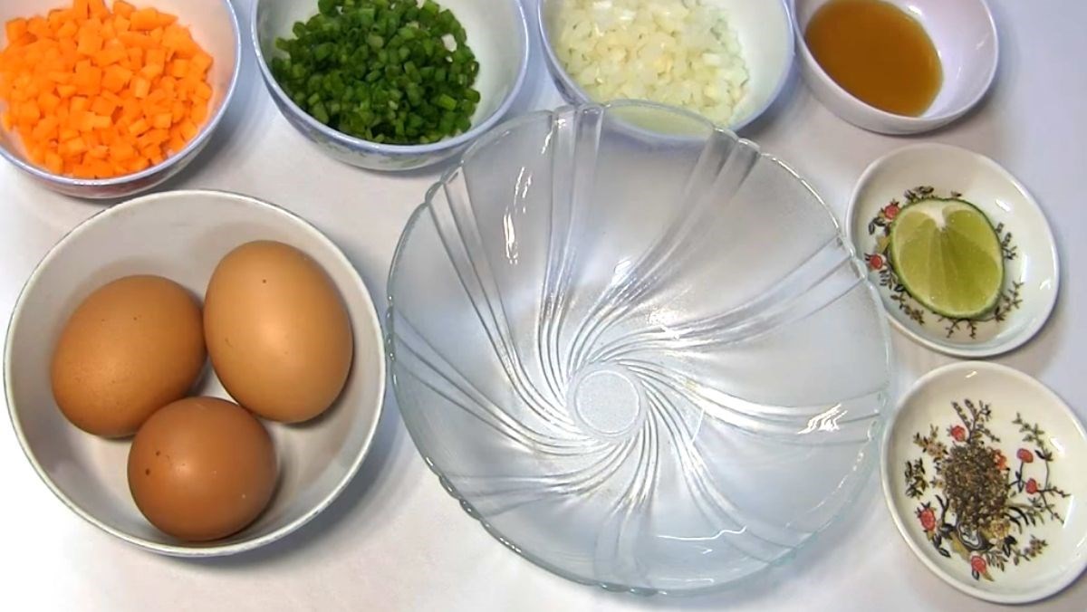 Ingredients for the dish 3 ways to make heart-shaped omelettes