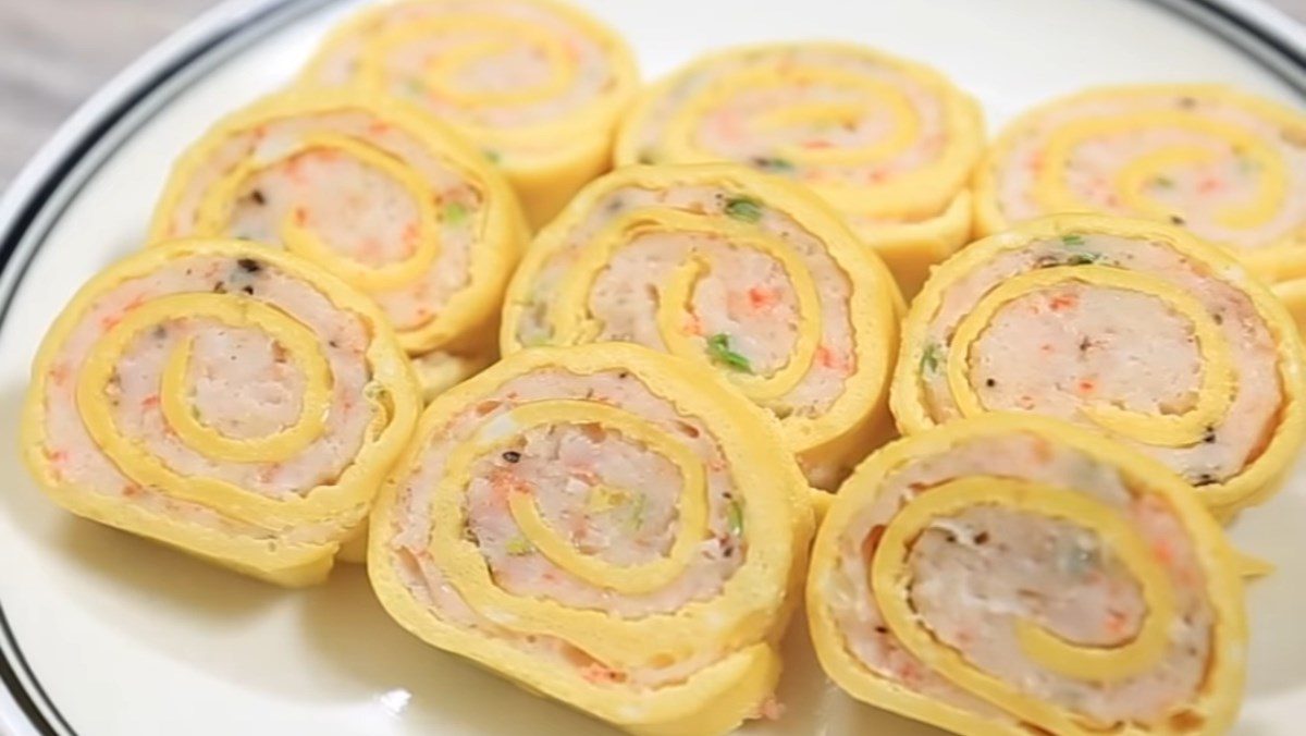 2 simple and nutritious ways to make steamed shrimp omelette rolls that are delicious for kids 2 Steamed shrimp rolled eggs