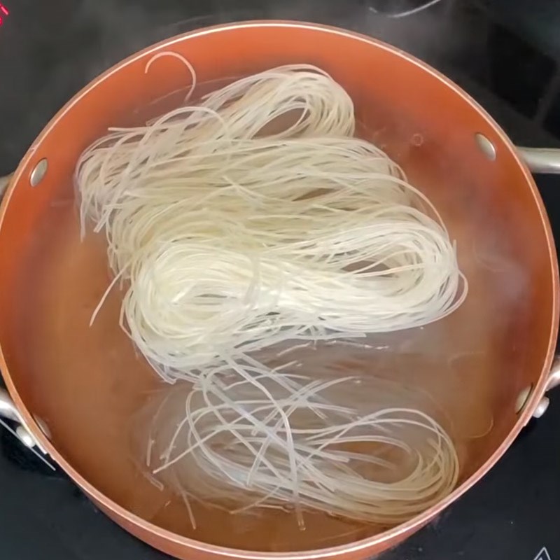 Step 3 Blanching Rice Noodles Chicken Noodles