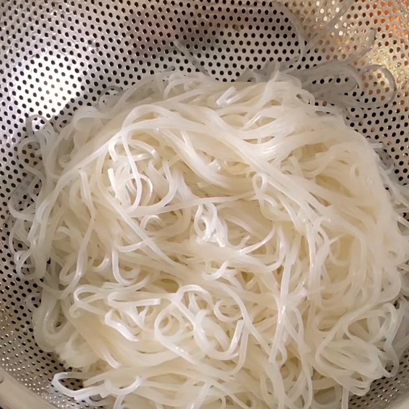 Step 3 Blanching Rice Noodles Chicken Noodles