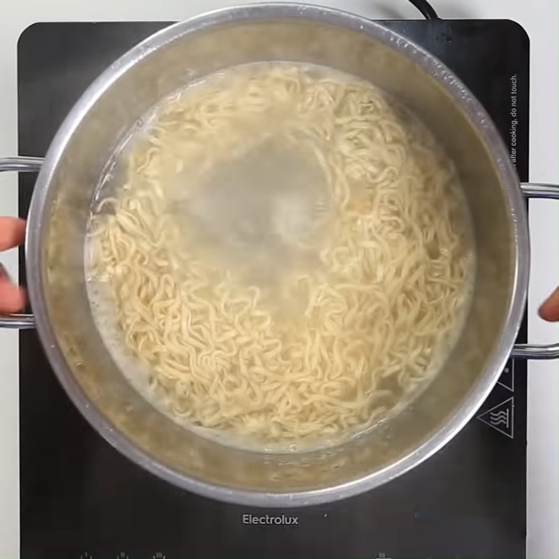 Step 2 Blanch the noodles Cheese chicken noodles