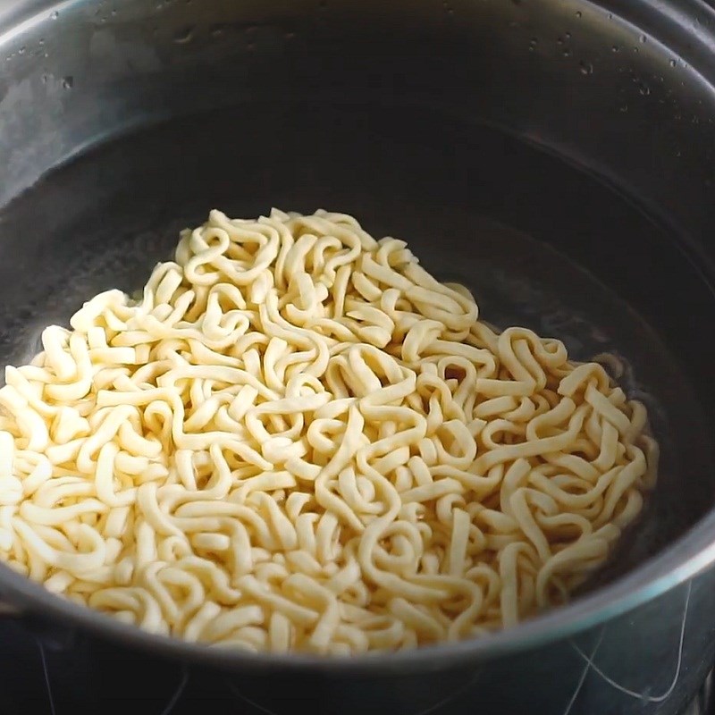 Step 3 Blanch the noodles Udon noodles with peanut butter sauce