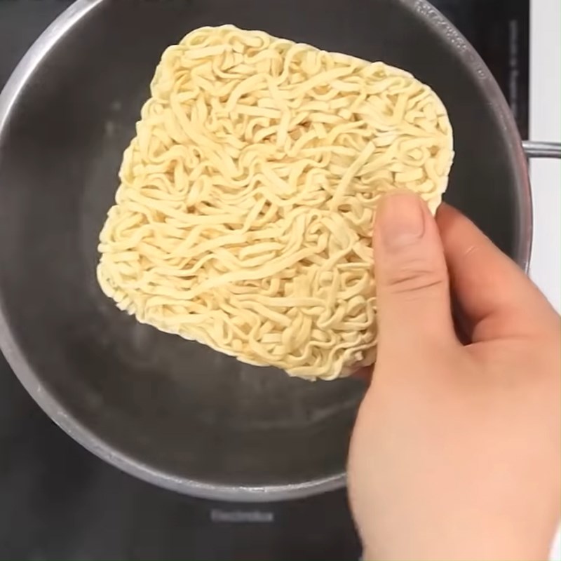 Step 2 Blanch the noodles Cheese chicken noodles