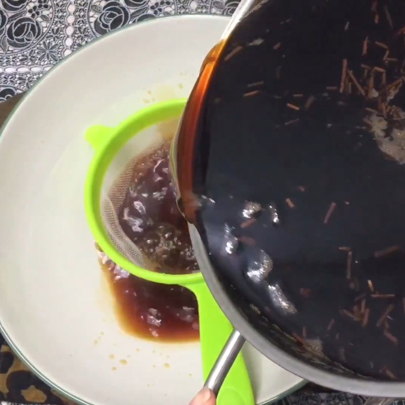 Step 1 Steep tea and strain Red Bean Milk Tea with Grass Jelly