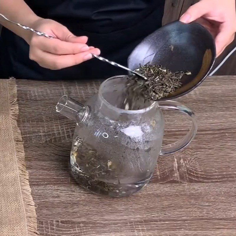 Step 1 Brew jasmine green tea for chia seed melon tea