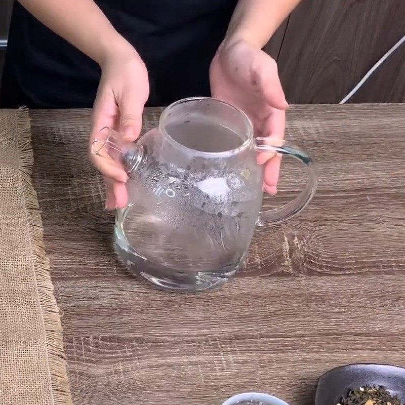 Step 1 Brew jasmine green tea for chia seed melon tea