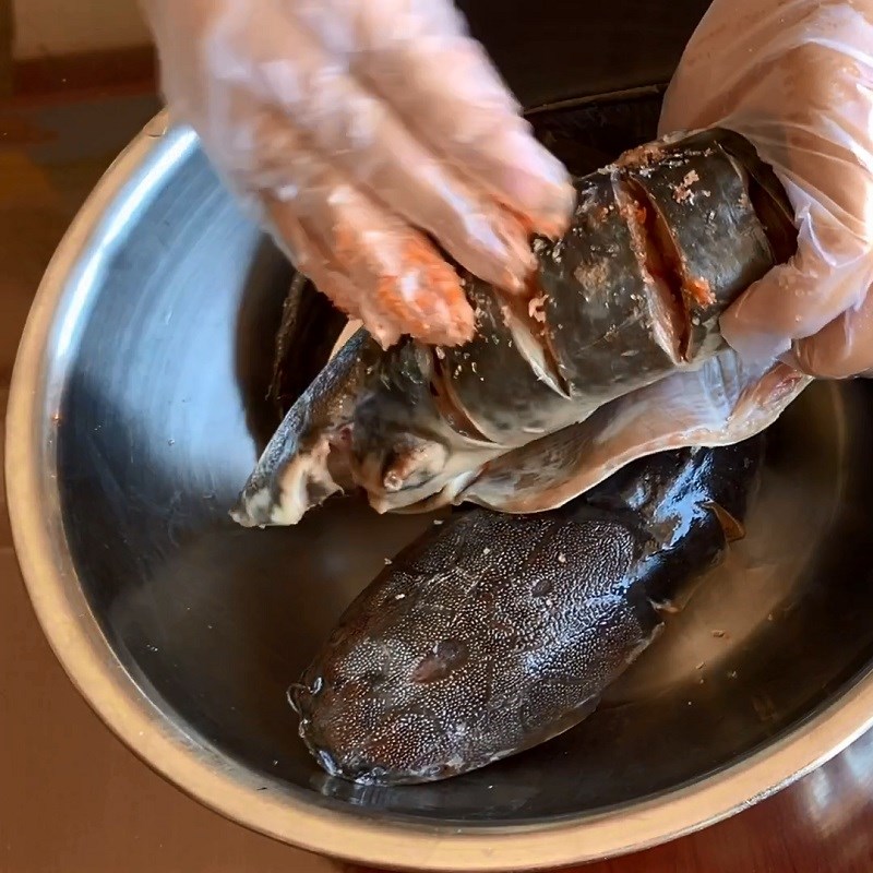 Step 2 Marinate the fish Grilled catfish with salt and chili