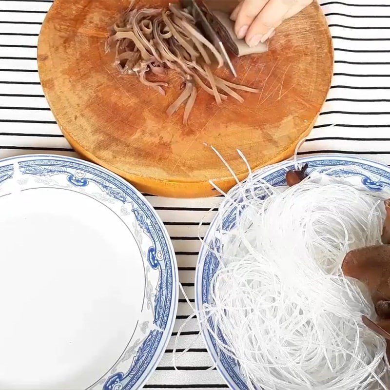 Step 2 Prepare other ingredients Steamed mackerel with rice paper