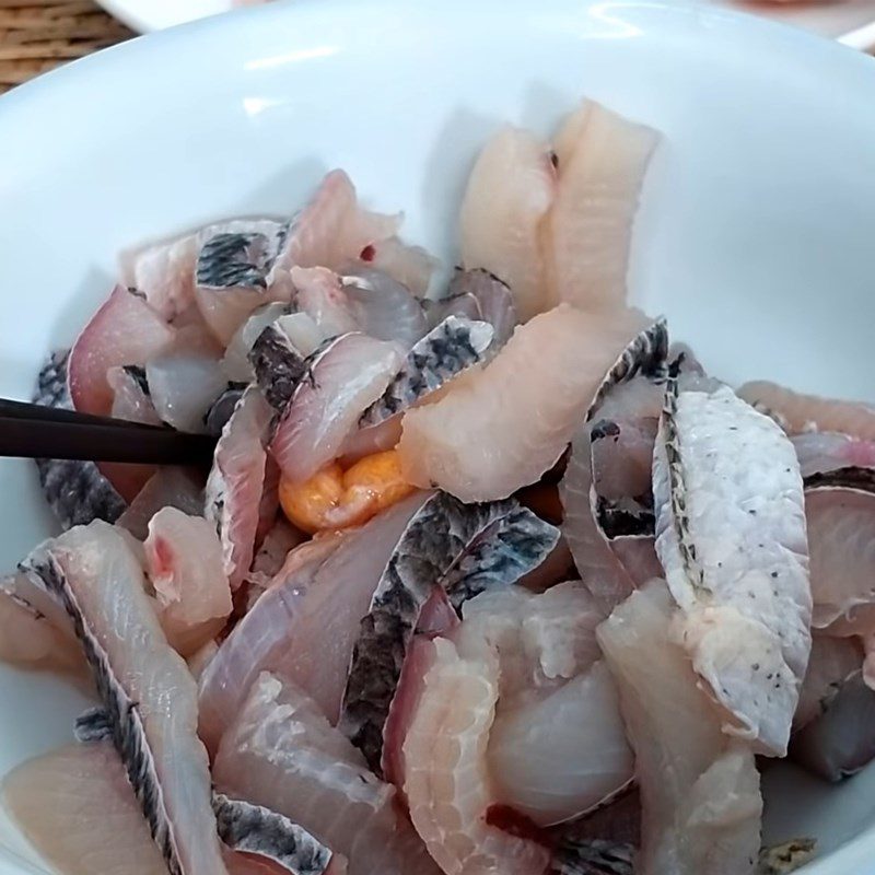 Step 2 Marinate the fish for Snakehead Fish Hotpot with Mushrooms