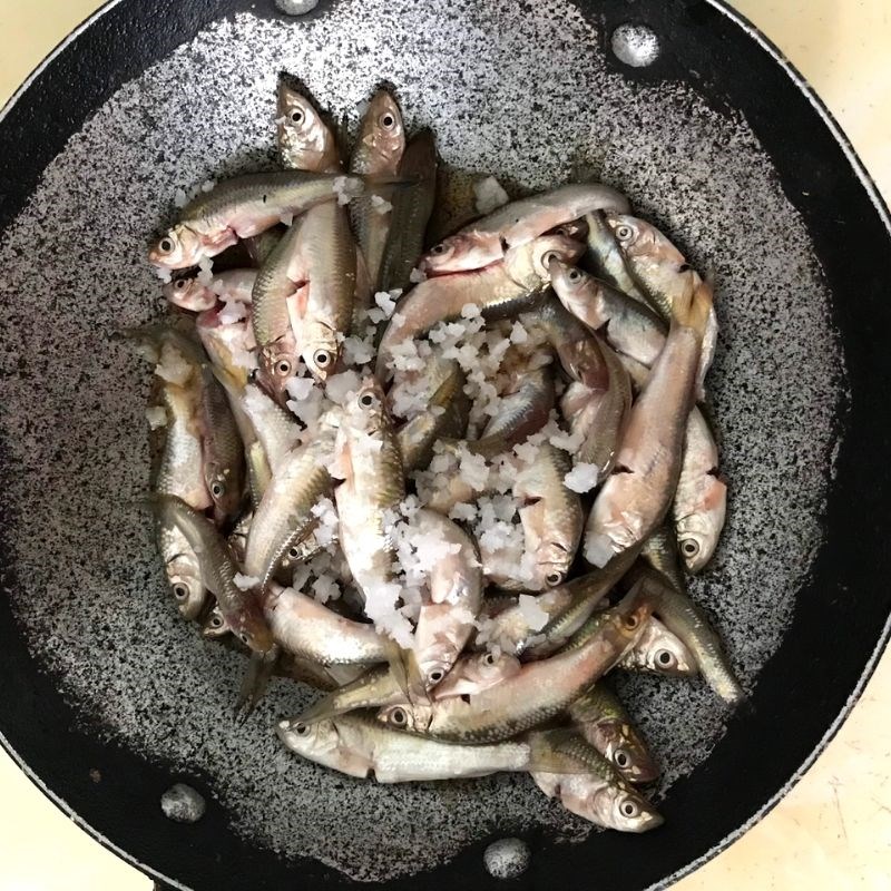 Step 2 Marinating the fish Fish with tamarind sauce