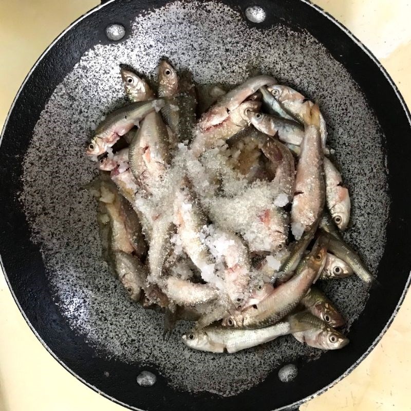 Step 2 Marinating the fish Fish with tamarind sauce