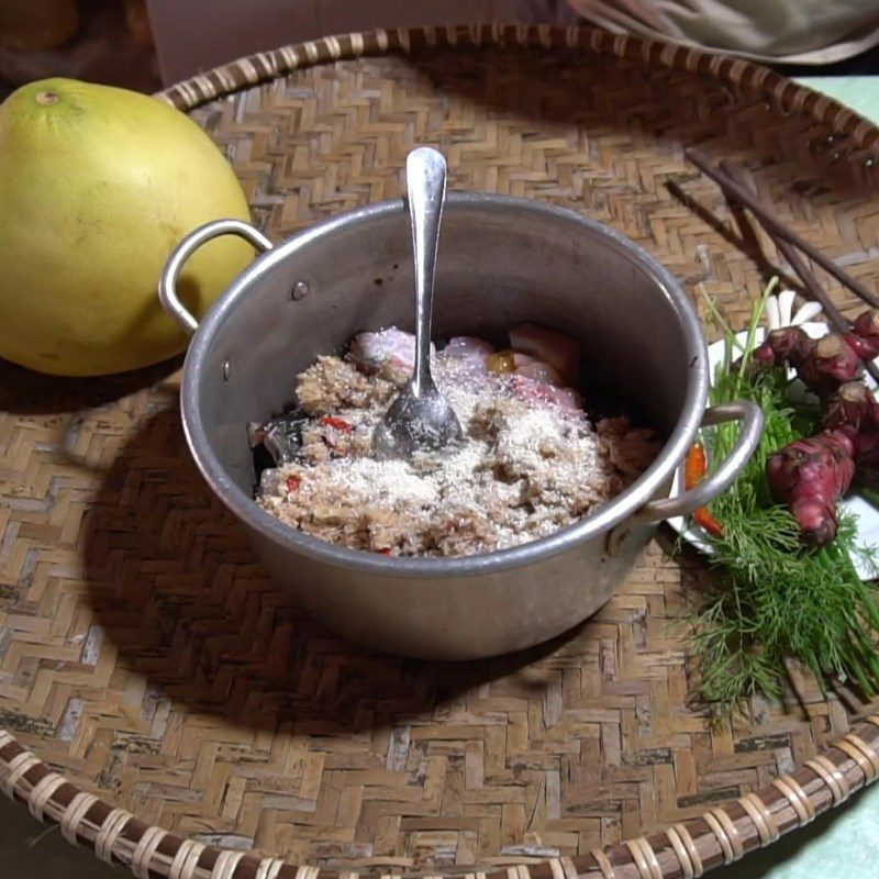 Step 3 Marinate catfish Catfish braised with galangal