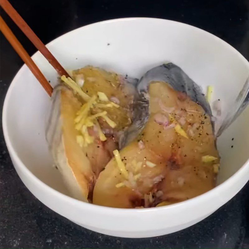 Step 2 Marinate mackerel shredded fish