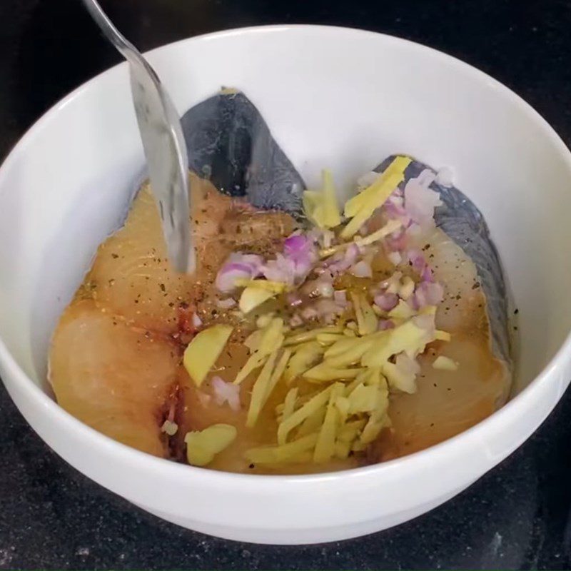 Step 2 Marinate mackerel shredded fish